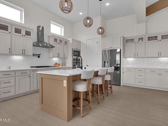 4th image of 312 Emerald Earth Ln