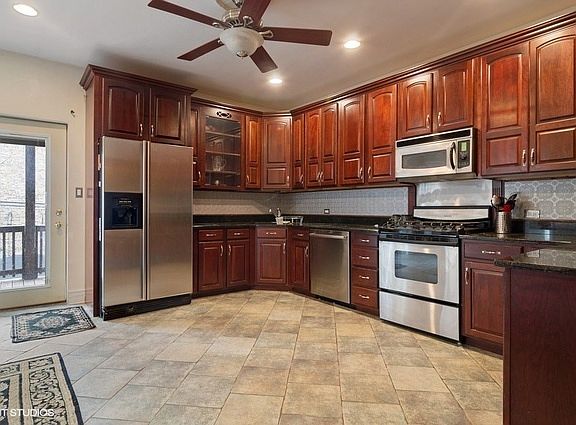 4th image of 2222 N Maplewood Ave
