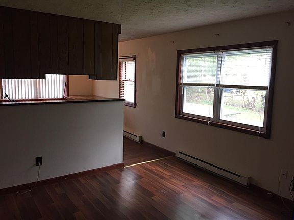 4th image of 565 S Main St