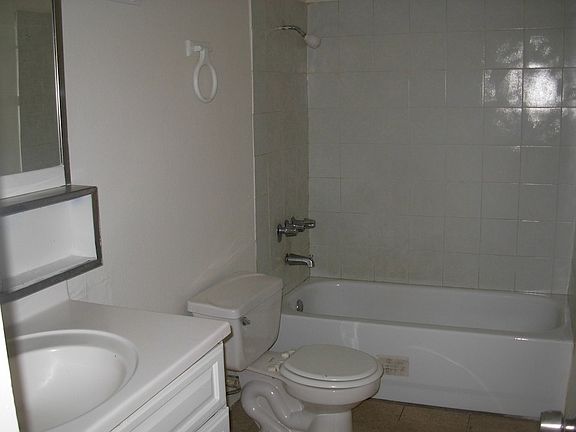 3rd image of 6736 Woodley Ave APT 14