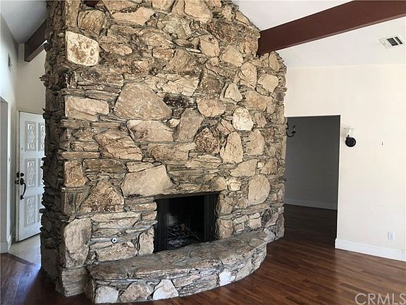 4th image of 24919 Tulip Ave