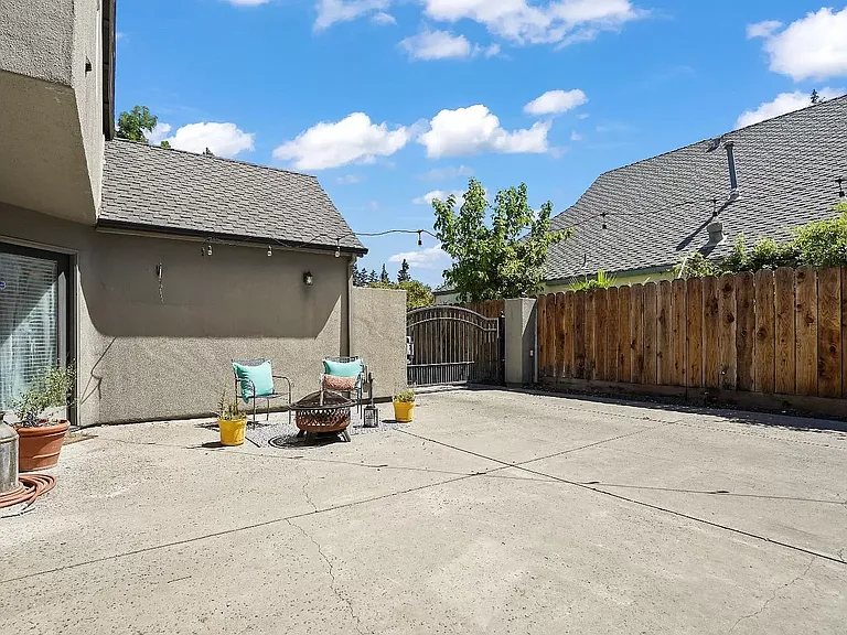 1124 Gorham Ave — Photo 10