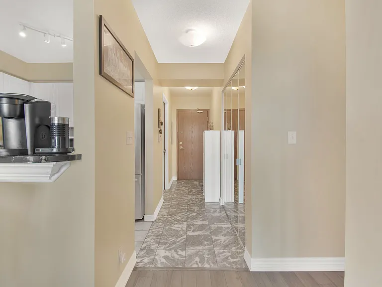 1 Lee Centre Dr — Photo 33