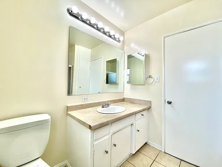 12644 York Ave #E — Photo 16
