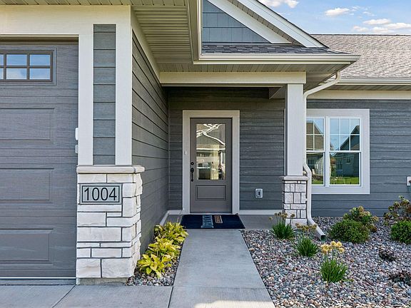 3rd image of 1004 Turner Ln