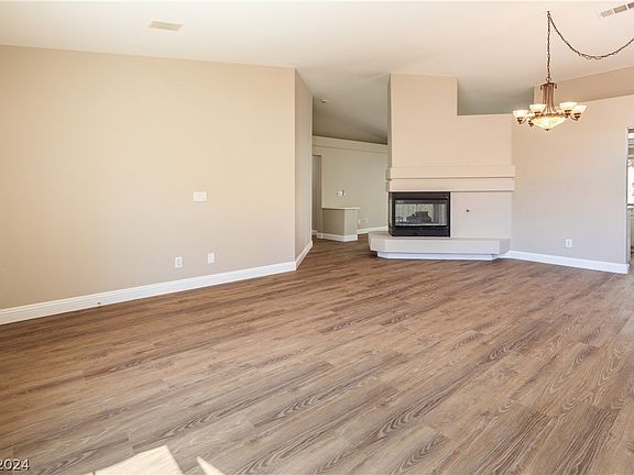 5th image of 9569 Summer Cypress St