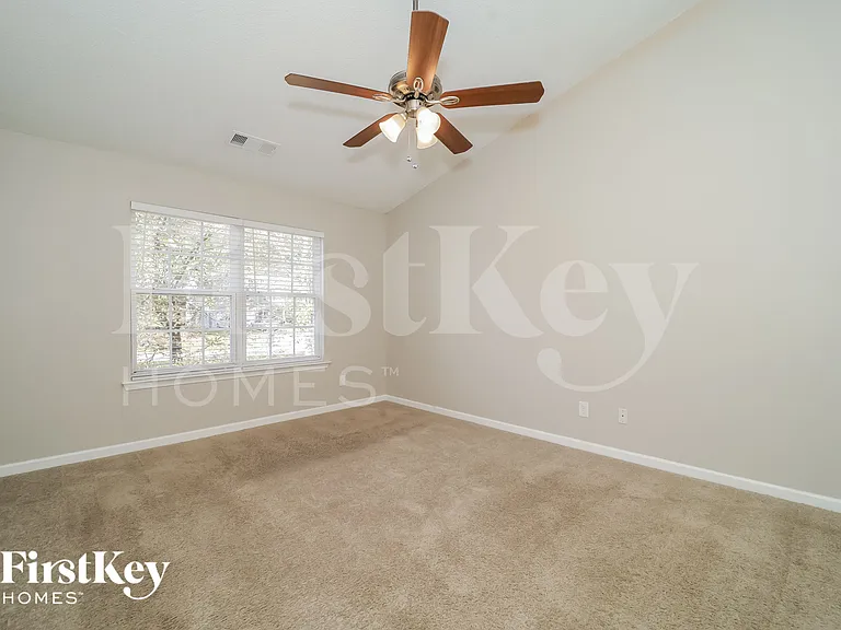 1059 Grandview Cir — Photo 8