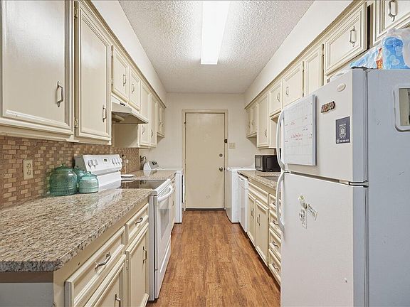 5th image of 4745 2nd St