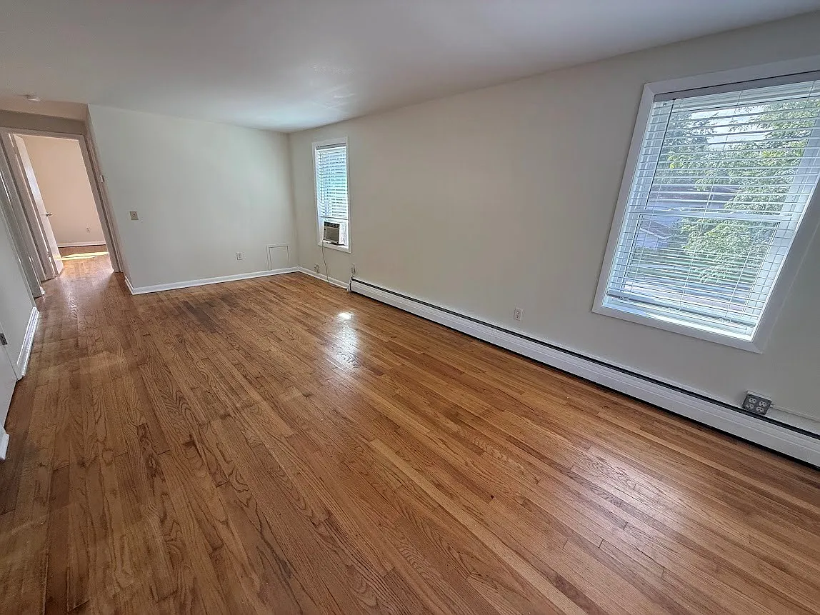 3 bed, 1040 sqft, $1,995 — Photo 3