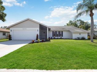 2000 Country Meadows Cir, Sarasota, FL 34235