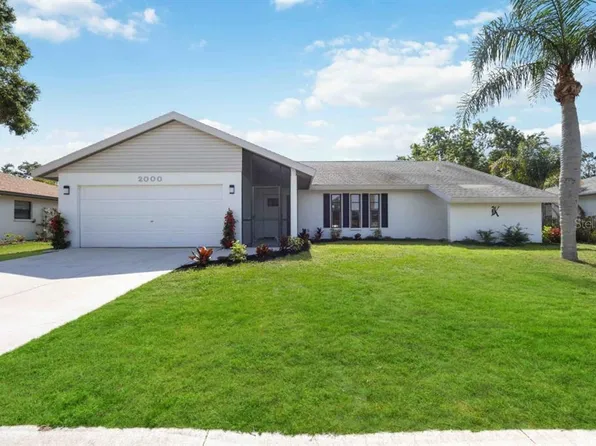 2000 Country Meadows Cir, Sarasota, FL 34235