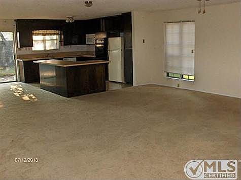 4th image of 112 Lakeside Ln