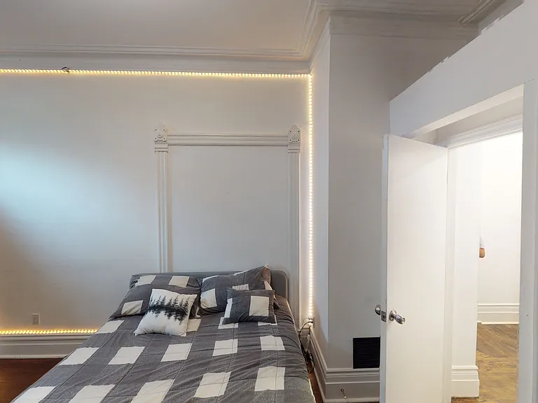 160 Beaconsfield Ave #1 — Photo 5