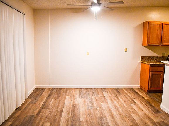 3rd image of 1637 Malvern Ave #5