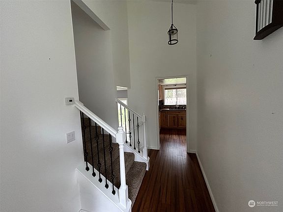 4th image of 170 SE Shadowood Drive