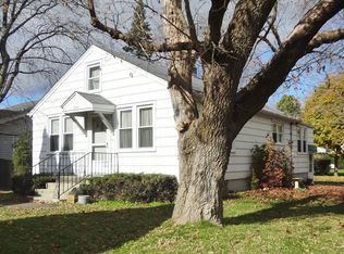 1013 Highland Ave, Wauconda, IL 60084