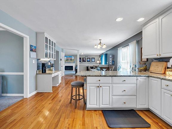 5th image of 521 Ridgecrest Ln