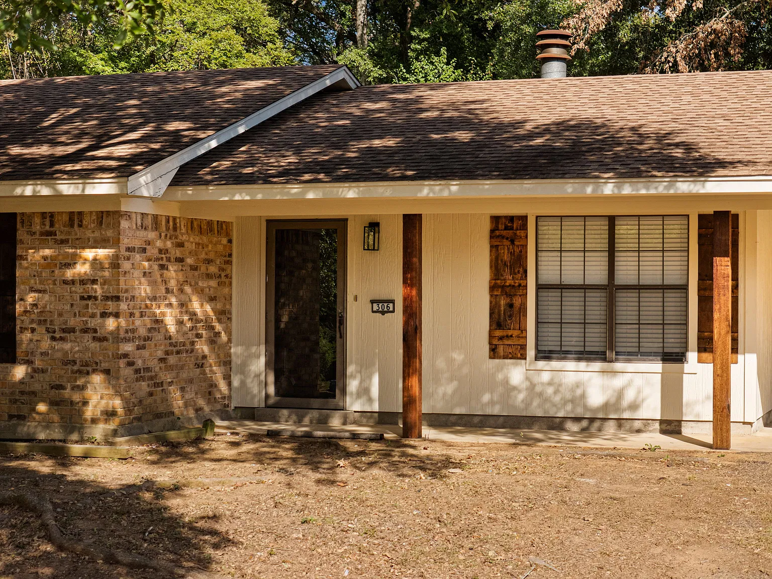 3 Bedroom 2 Bath Home — Photo 2