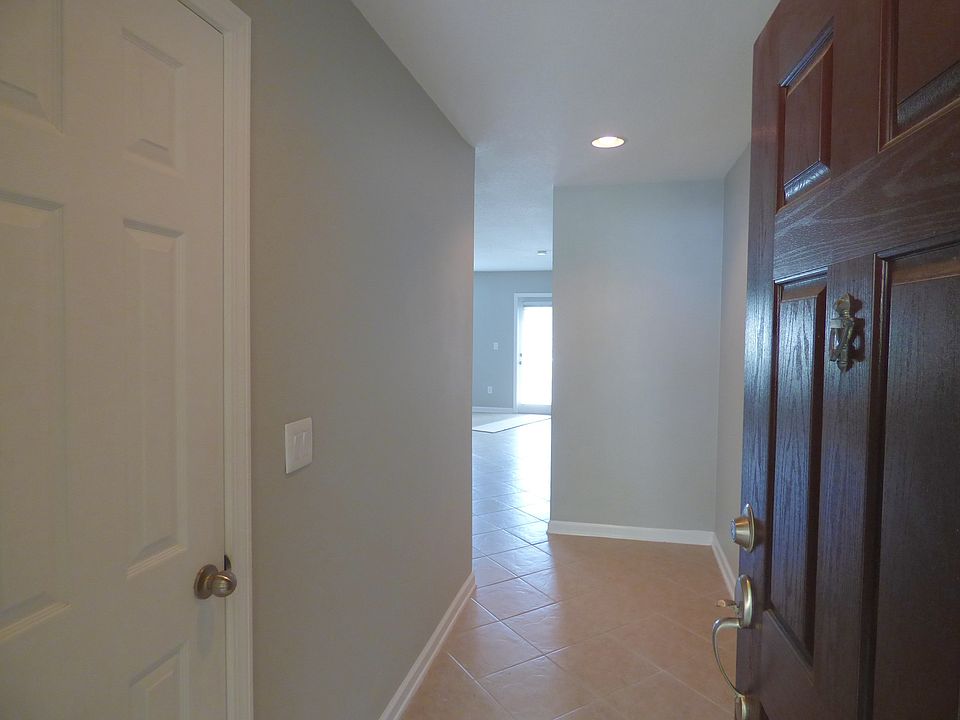 1st image of 407 Walnut Dr