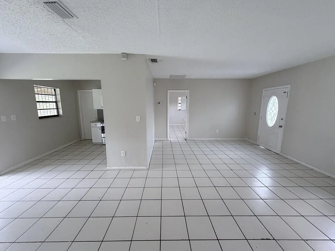 3 bed, 2.0 bath, 1175 sqft, $2,675 — Photo 2
