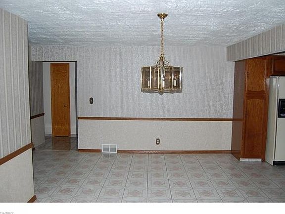 4th image of 2457 Knollwood Ave