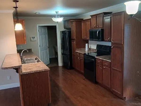 820 Grand Ave, Muscle Shoals, AL 35661