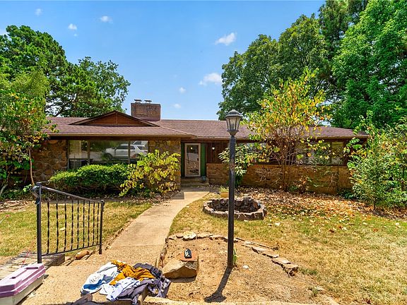 2nd image of 65 Lake Ridge Pl