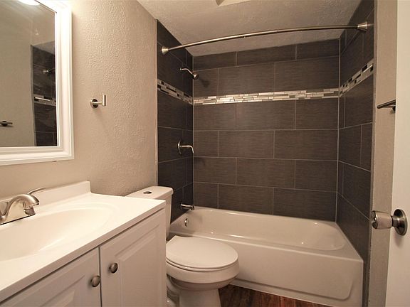 4th image of 2462 Fort Worth St #C-2