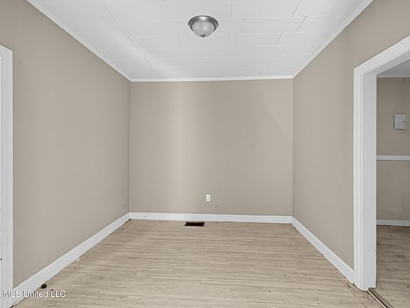4th image of 1829 East Dr