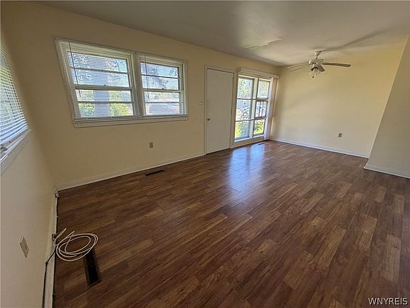 5th image of 3913 Fair Ct W