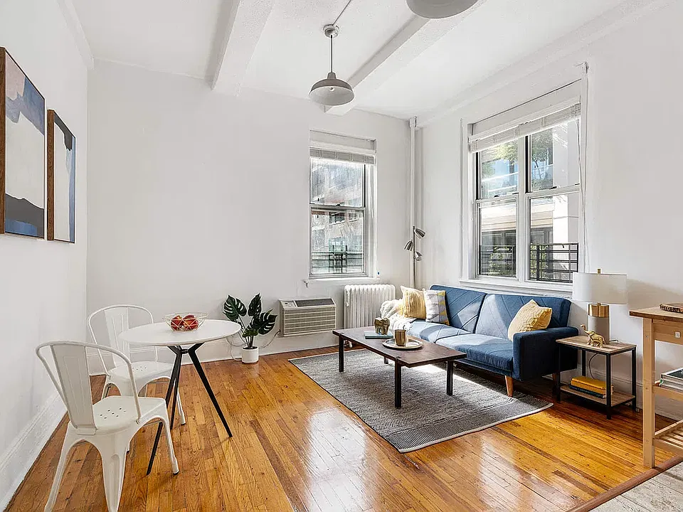 458 W 20th St #3D