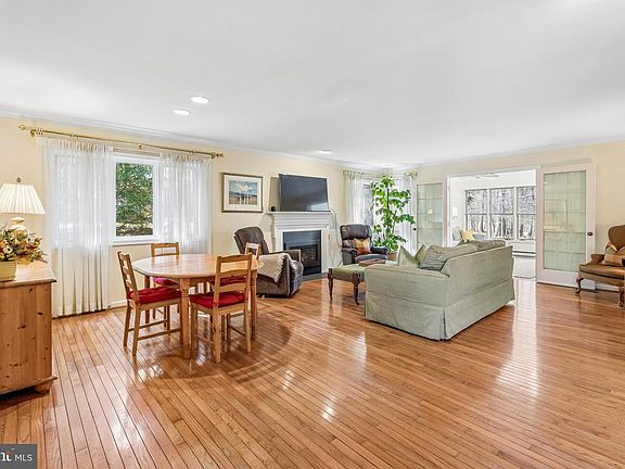 3rd image of 1204 Princeton Ln #1204