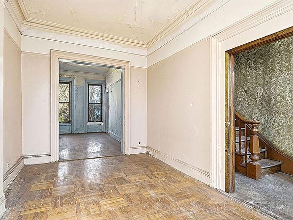 5th image of 225 18th St #1
