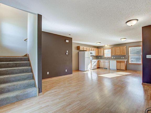 5th image of 400 Bunker Dr
