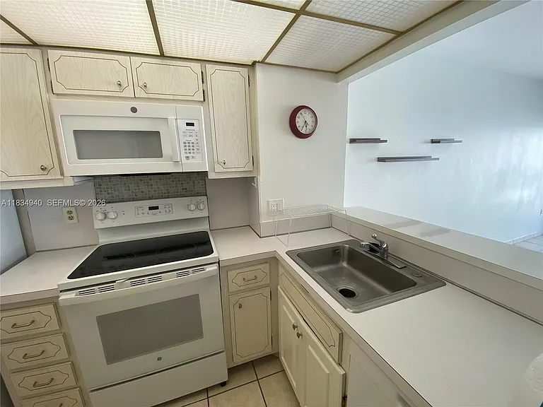 1965 S Ocean Dr #10L — Photo 16