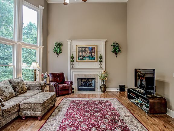 3rd image of 2214 Huntcrest Way