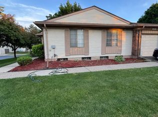 2994 Roundtree Dr, Troy, MI 48083