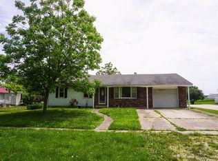 109 N East St, Perry, IL 62362
