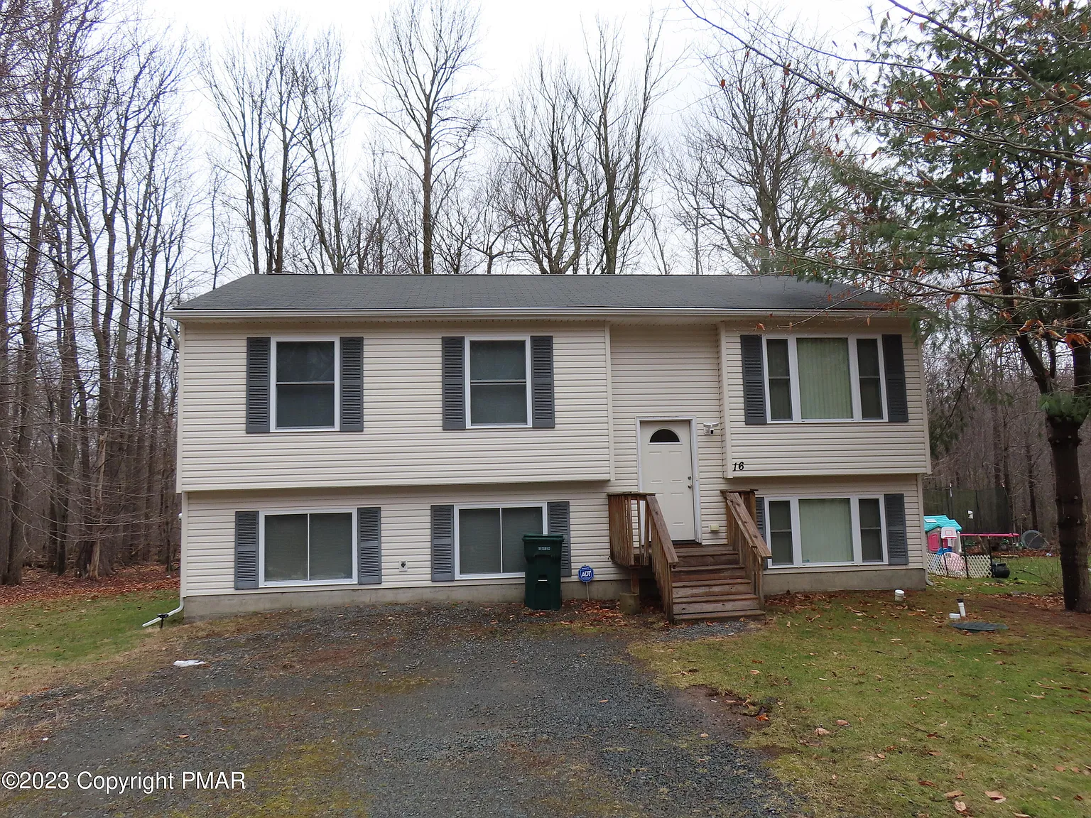 631 Forest Dr photo 1