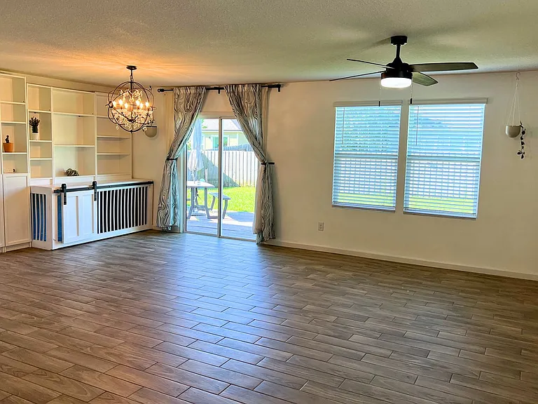 204 Hayworth Ct — Photo 18