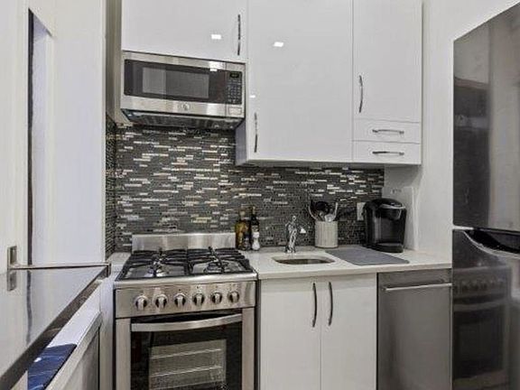 4th image of 221 E 76th St APT 1C