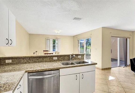 3rd image of 4050 Eastridge Dr