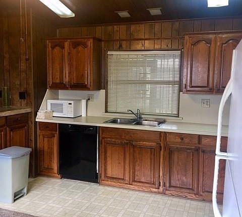 4th image of 2806 Sierra Vista Dr