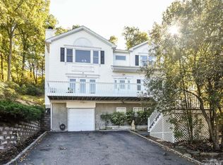4 Ale Court, Centerport, NY