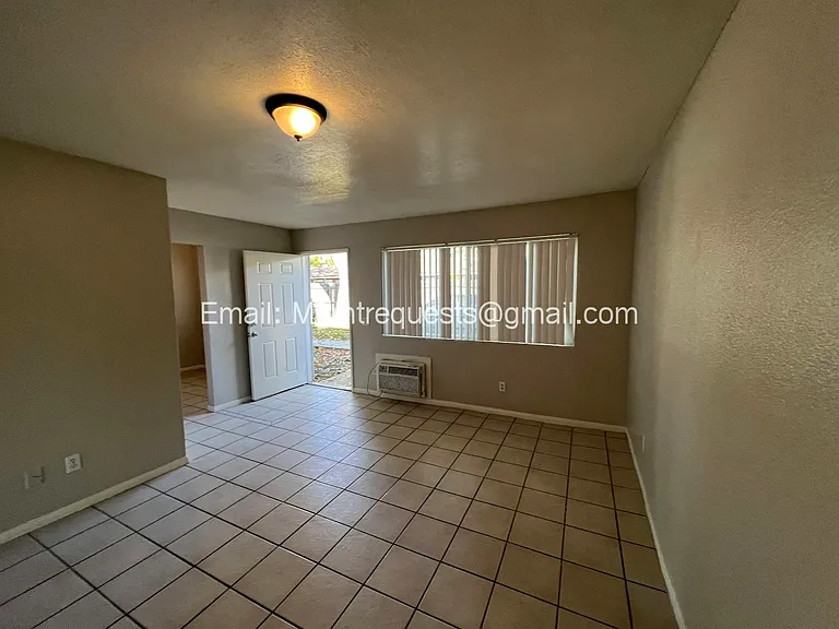 850 Prescott Way #D — Photo 2