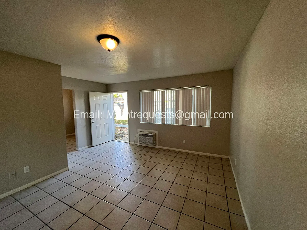 Building Photo - 850 Prescott Way #D