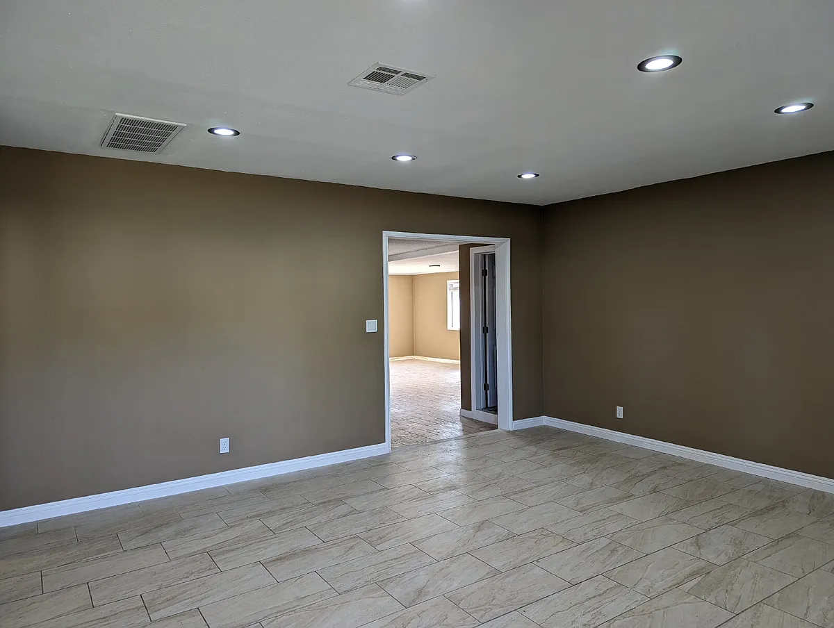 Building Photo - 454 E Highland Ct