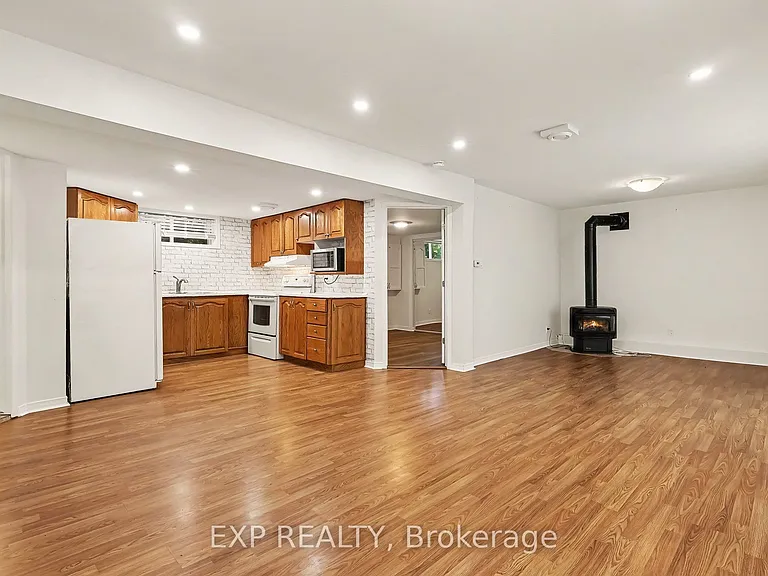 2055 Victoria St #B — Photo 7