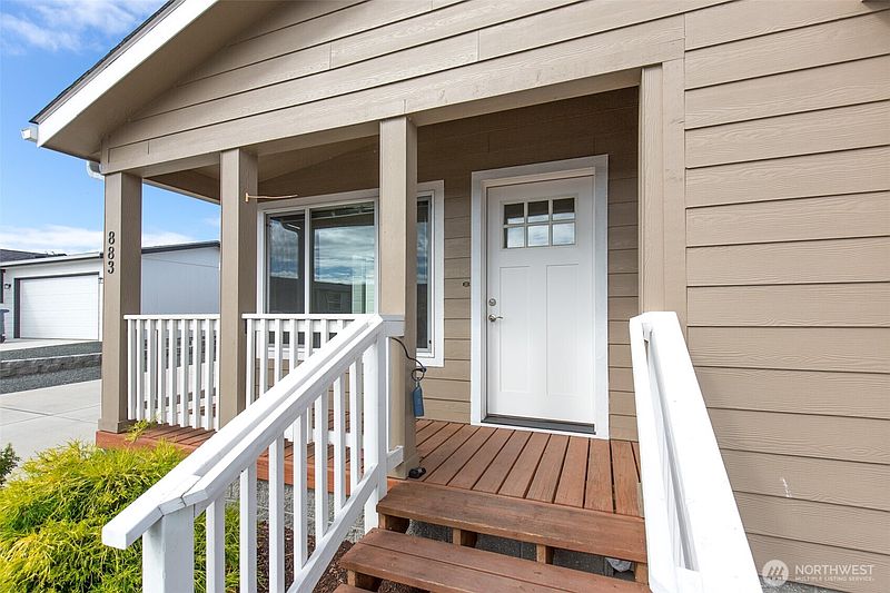 4th image of 883 N Rock Rose Avenue