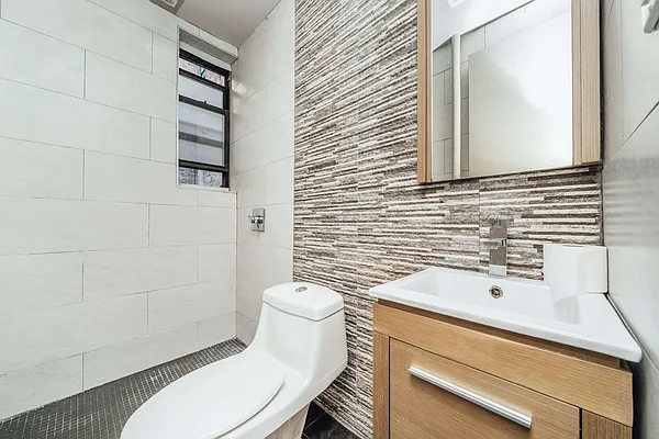 Rented by Nooklyn NYC LLC | media 18